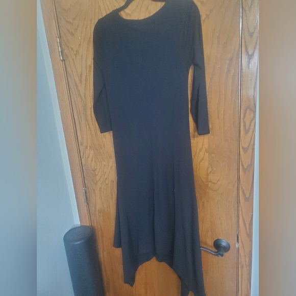 Elegant Black Long Dress - Picture 2 of 6